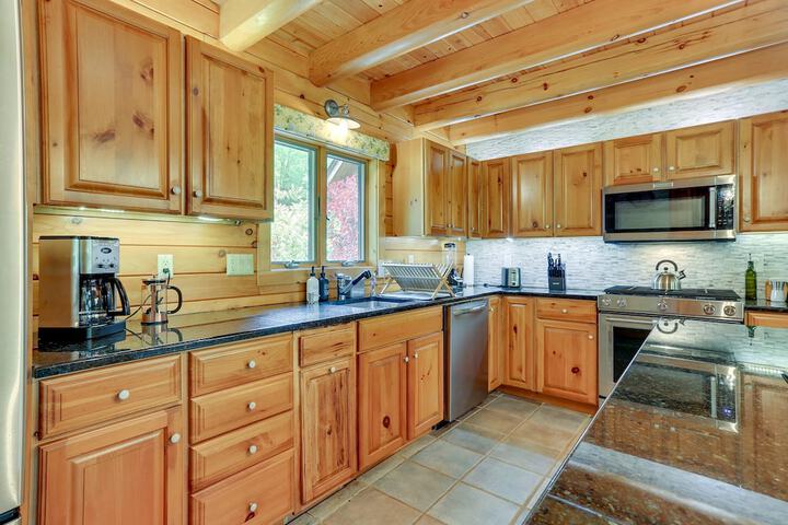 Pocono Dog-Friendly Home on River