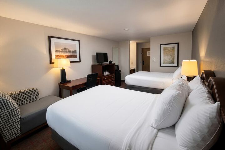 Harbor Winds Hotel
