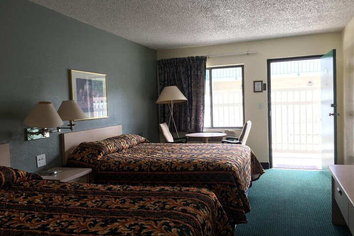 Riviera Motel