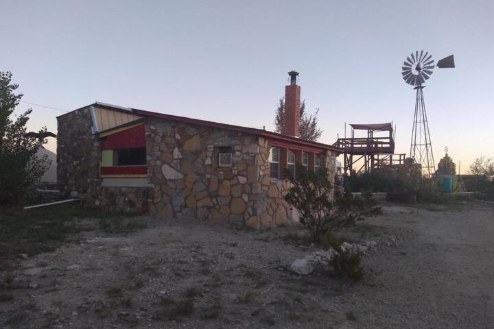 La loma del chivo Llc Stone Cottage alternative building