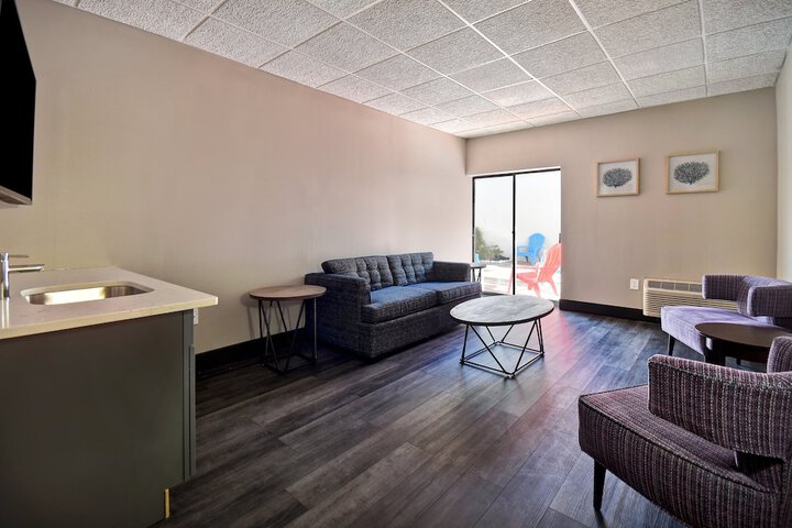 Room 62 of 170