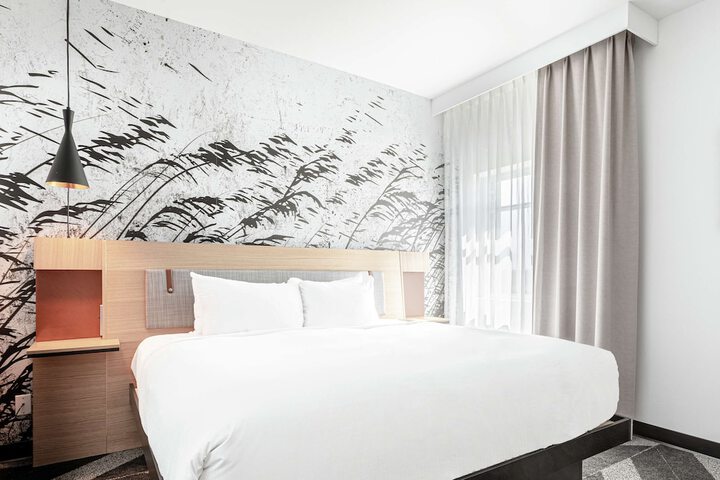 Room 28 of 62