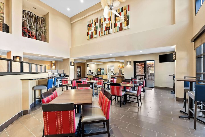 Comfort Suites
