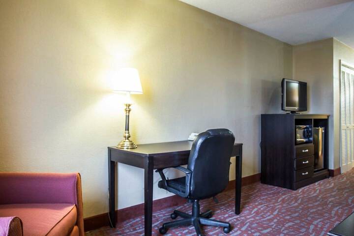 Quality Inn & Suites Monroe