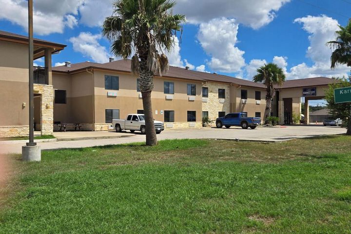 Karnes City Lodge
