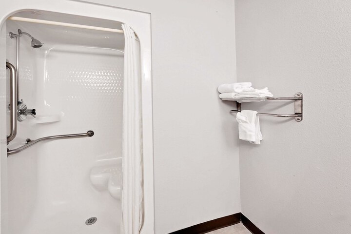 Room 11 of 14
