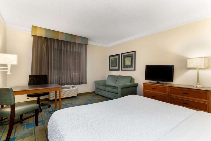 Room 34 of 60