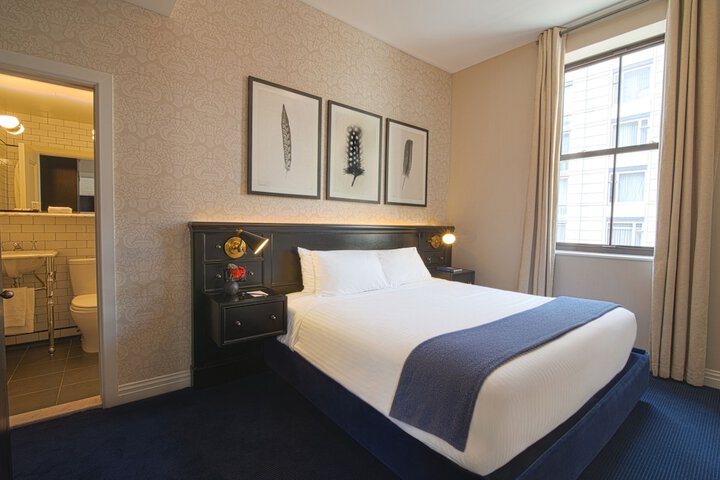 Room 27 of 71