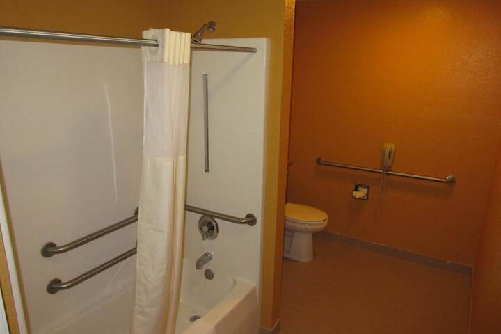 Room 6 of 36