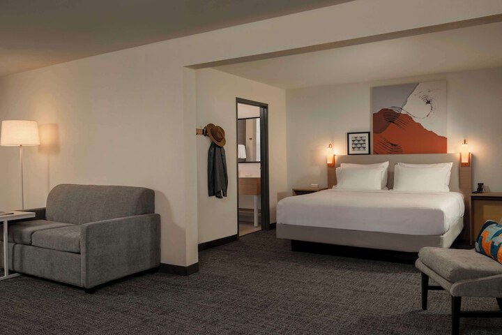 Room 9 of 20