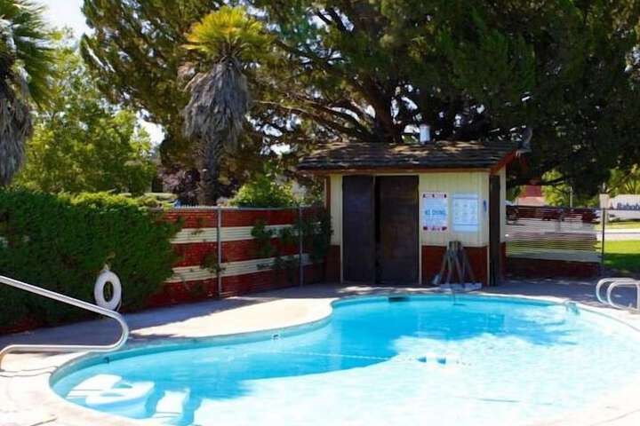 Pool 14 of 54