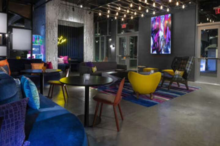 Lounge 392 of 462