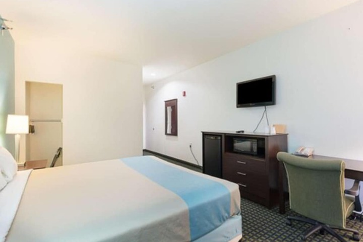 Room 18 of 32