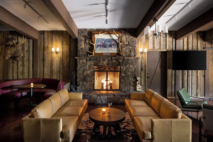 Lounge 55 of 63