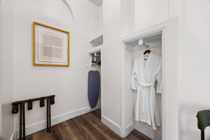 Room 44 of 100