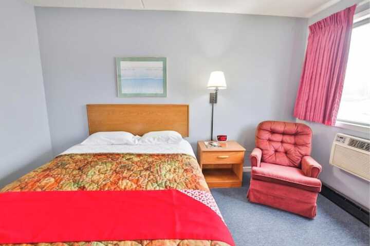 OYO Hotel Pipestone MN Canterbury Park