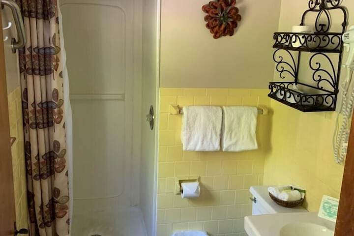 Room 33 of 48