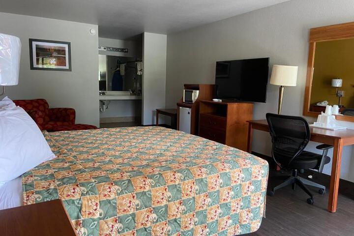 Redbud Inn