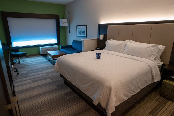 Room 27 of 48