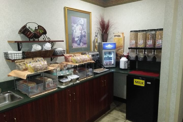 Breakfast/Coffee Service 36 of 43