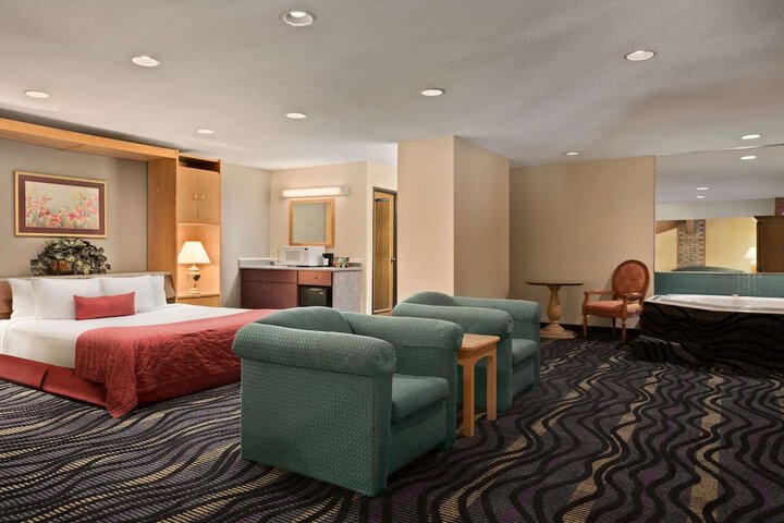 Room 11 of 27
