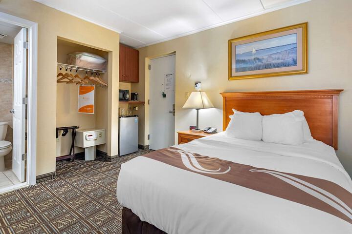 Room 32 of 110
