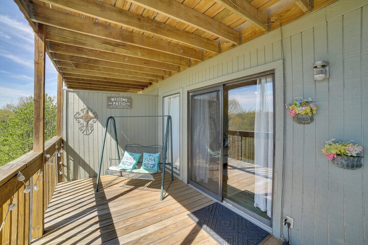 Unwind Fireside: Ozark Mtn Condo w / Resort Perks!