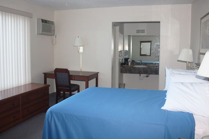 Room 13 of 28