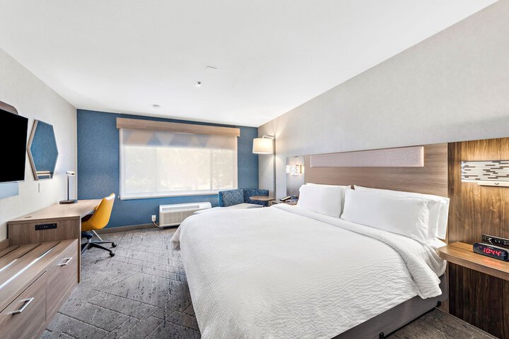 Room 25 of 42