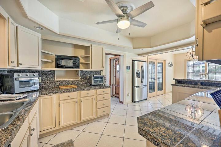 Private Pool: Lakefront Home in Hot Springs!