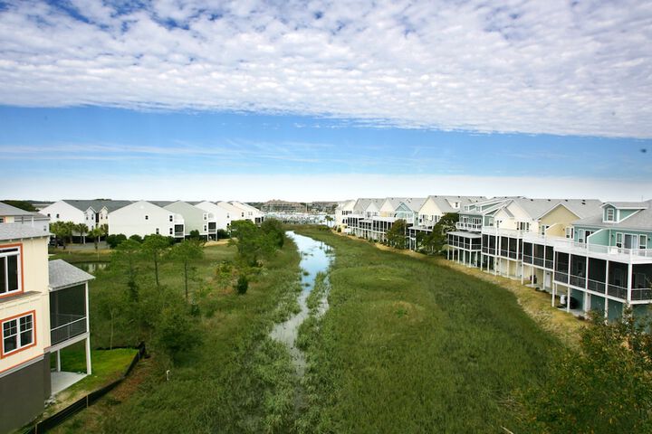 Waters Edge Inn - Adults Only