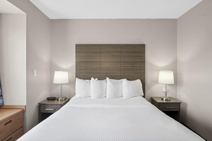 Sonesta Essential Hotels & Suites Kansas City / Blue Springs