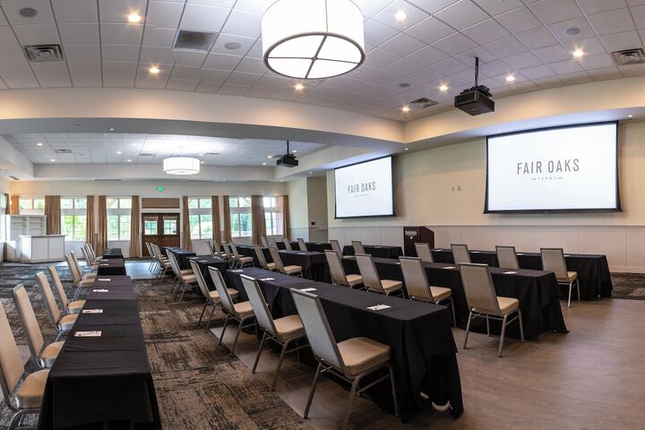 Fairfield Inn & Suites by Marriott Fair Oaks Farms
