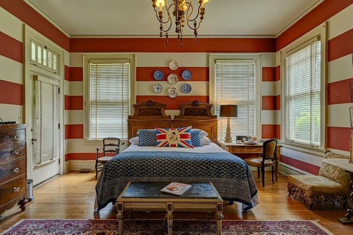 Room 17 of 36
