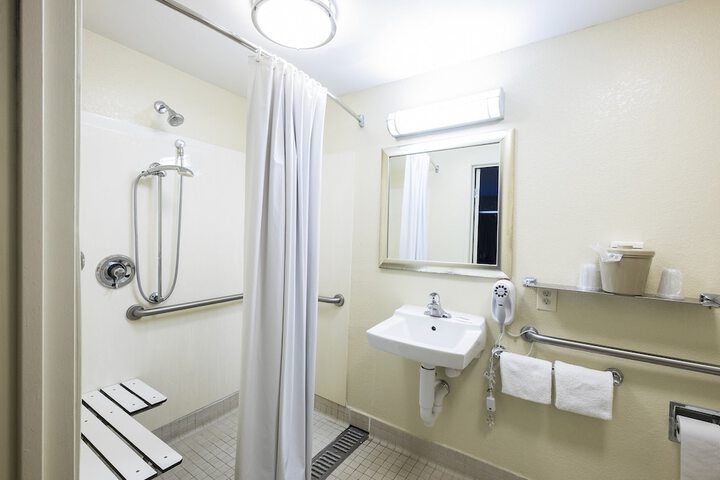 Room 6 of 25