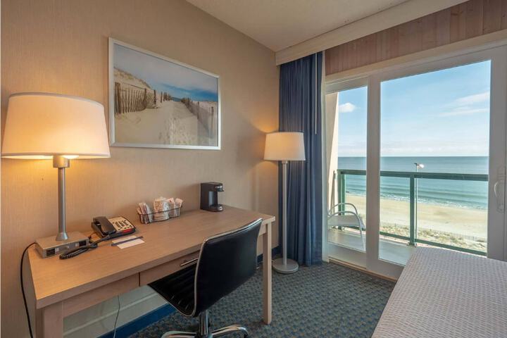 Atlantic Sands Hotel & Conference Center