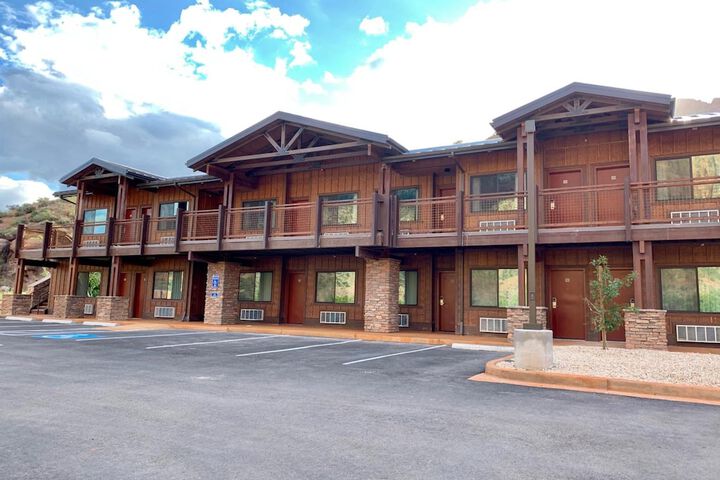Hotel 4 of 57