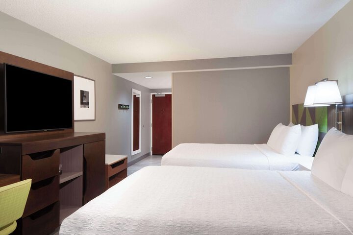 Room 11 of 28