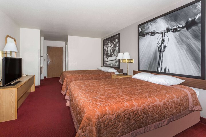 Room 4 of 16