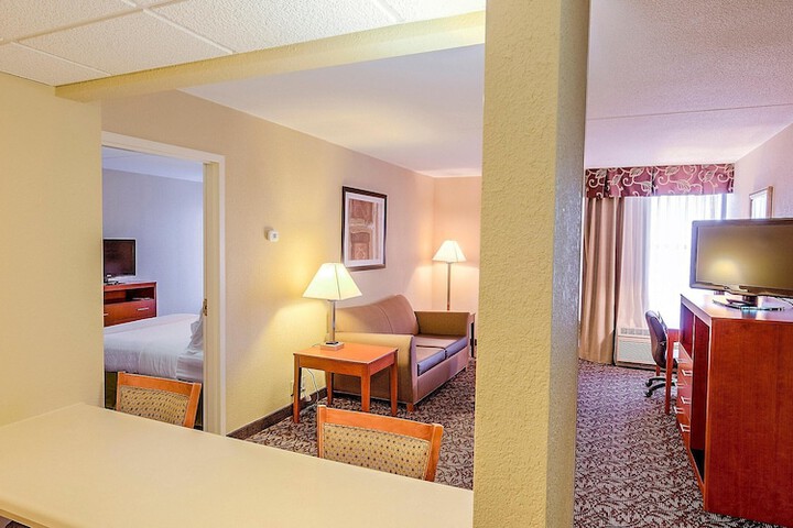 Quality Inn & Suites Downtown Mansfield