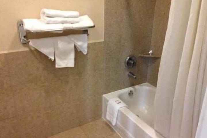 Room 10 of 15