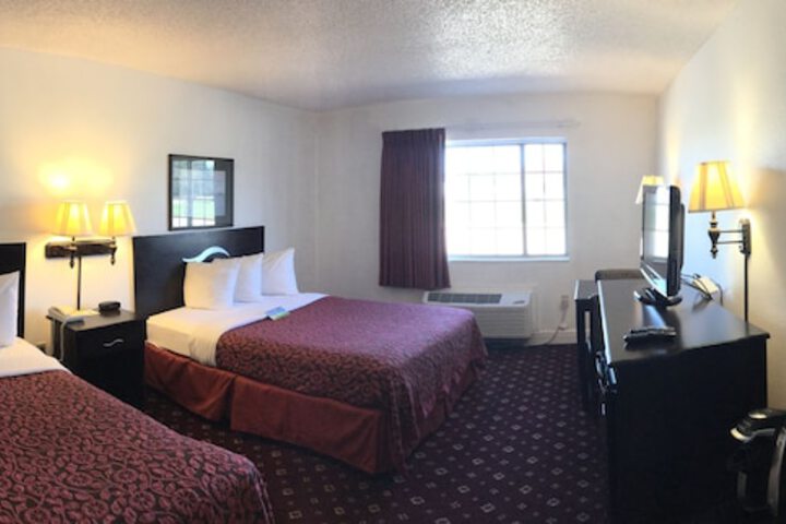 Days Inn by Wyndham Lake Village