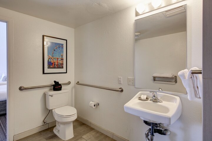 Room 16 of 37