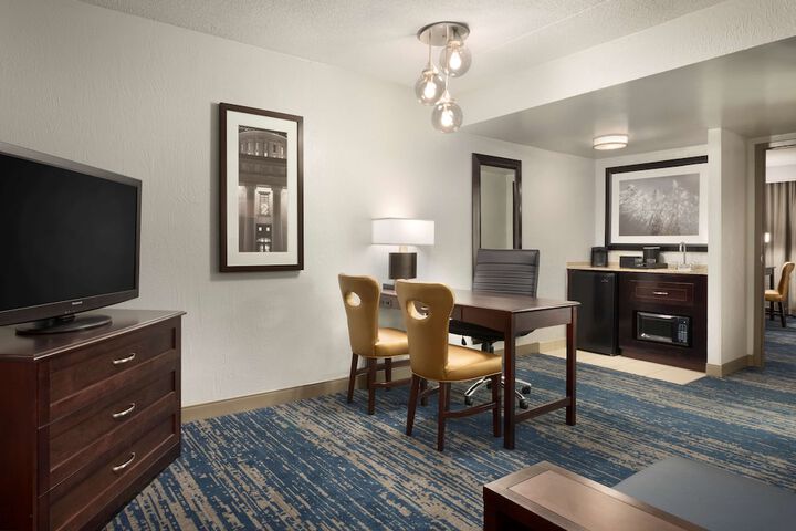 Room 27 of 43
