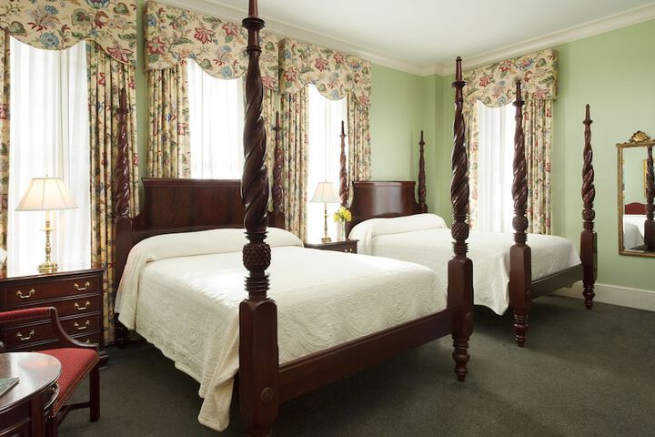 Room 6 of 25
