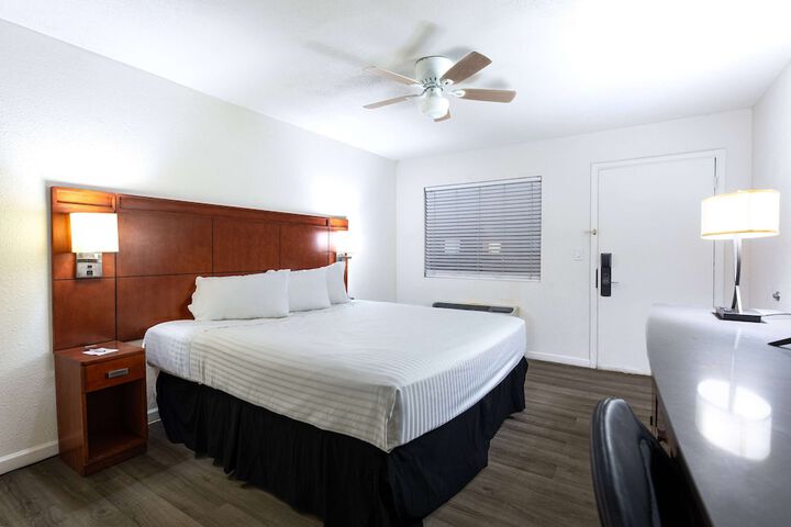 Room 25 of 31