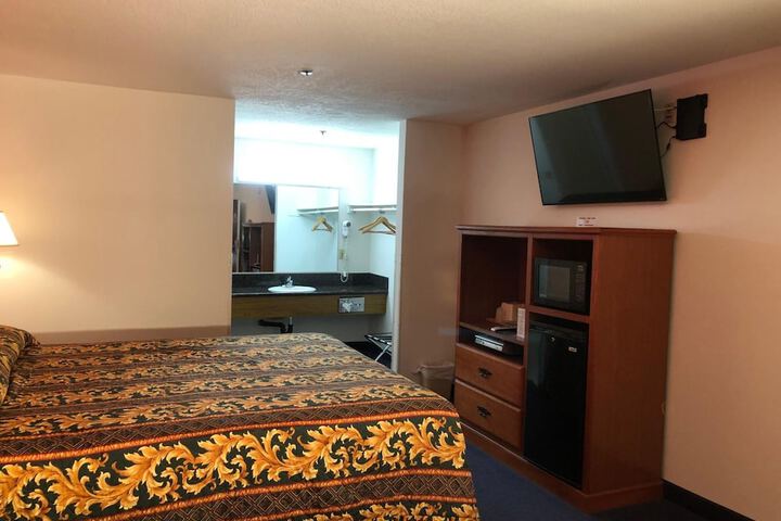 Room 18 of 34