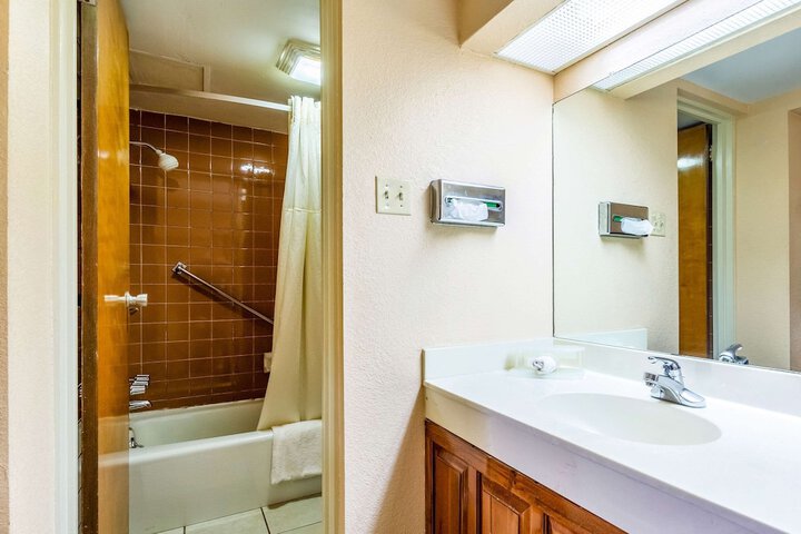 Room 14 of 36