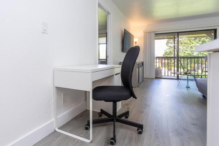 Bass & Sun Condominium 2 / 2 Bedroom