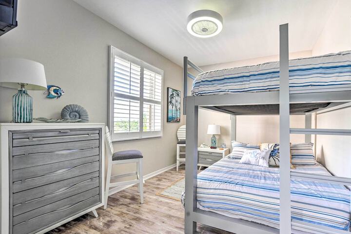 Naples Escape in Regatta w / Resort Amenities!